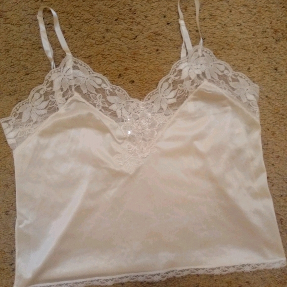 White Crop Lace Tank - Picture 2 of 3